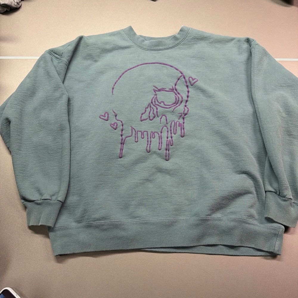 Women’s Skull House Green And Purple dripping skull graphic Sweater Size Large‎